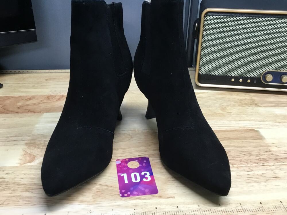 Clarks Women's 10M Black Suede Side Zip Cone Heel Pointed Toe Ankle Bootie Boots